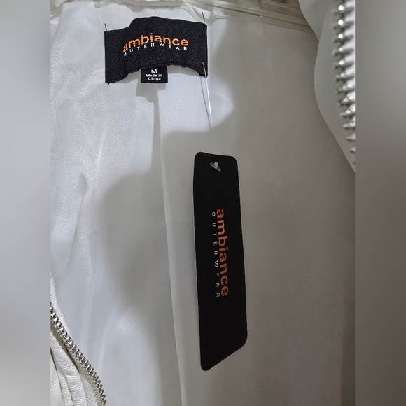 Two puffer jackets - Picture 3 of 6